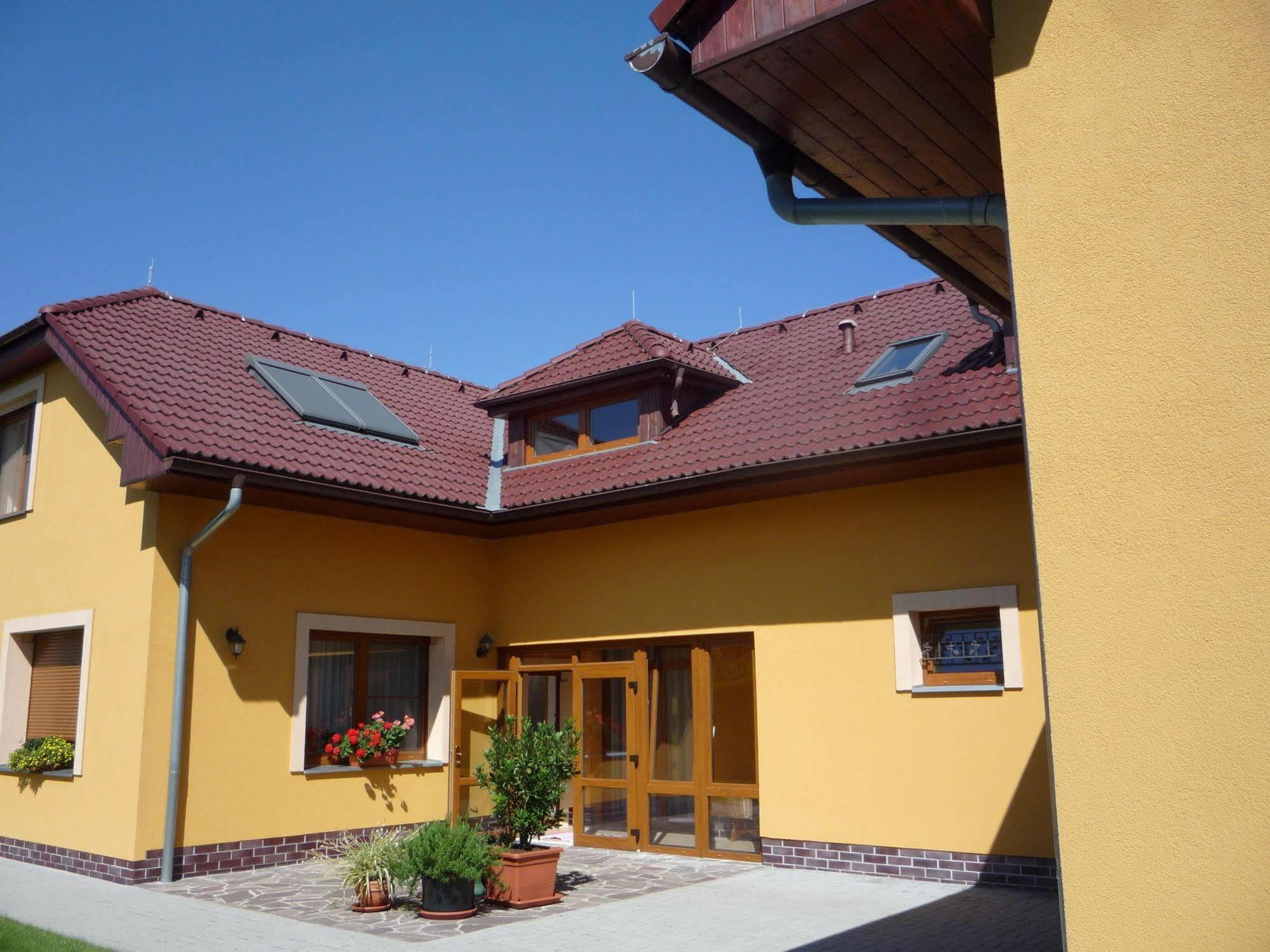 Chýně Apartmany Graf מראה חיצוני תמונה